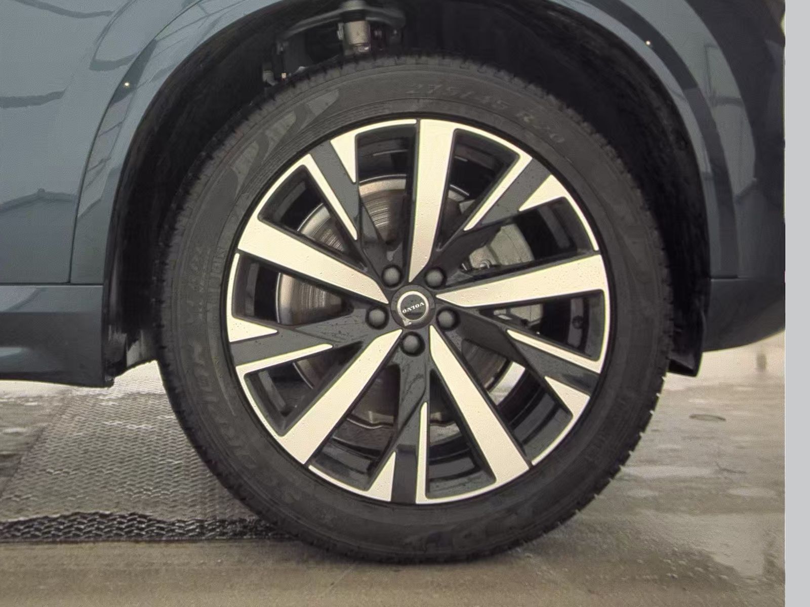 2025 Volvo XC90 B5 Core AWD