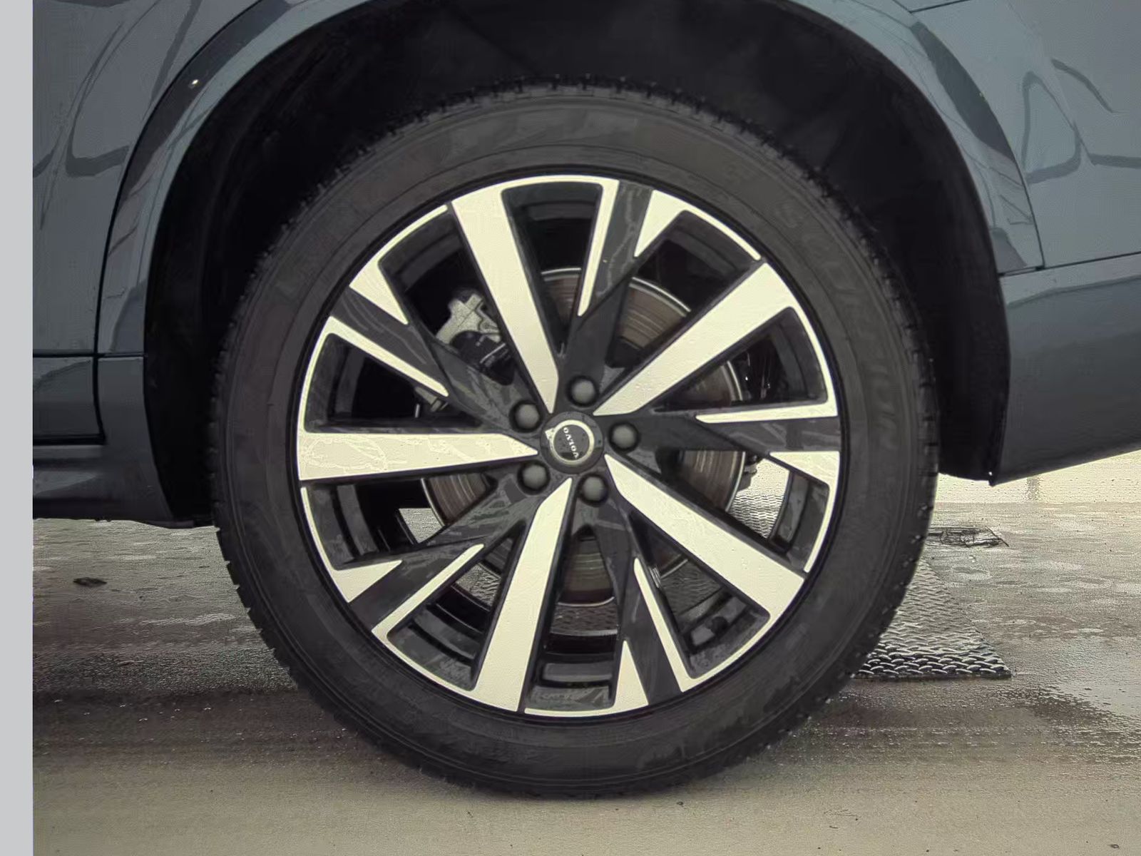 2025 Volvo XC90 B5 Core AWD