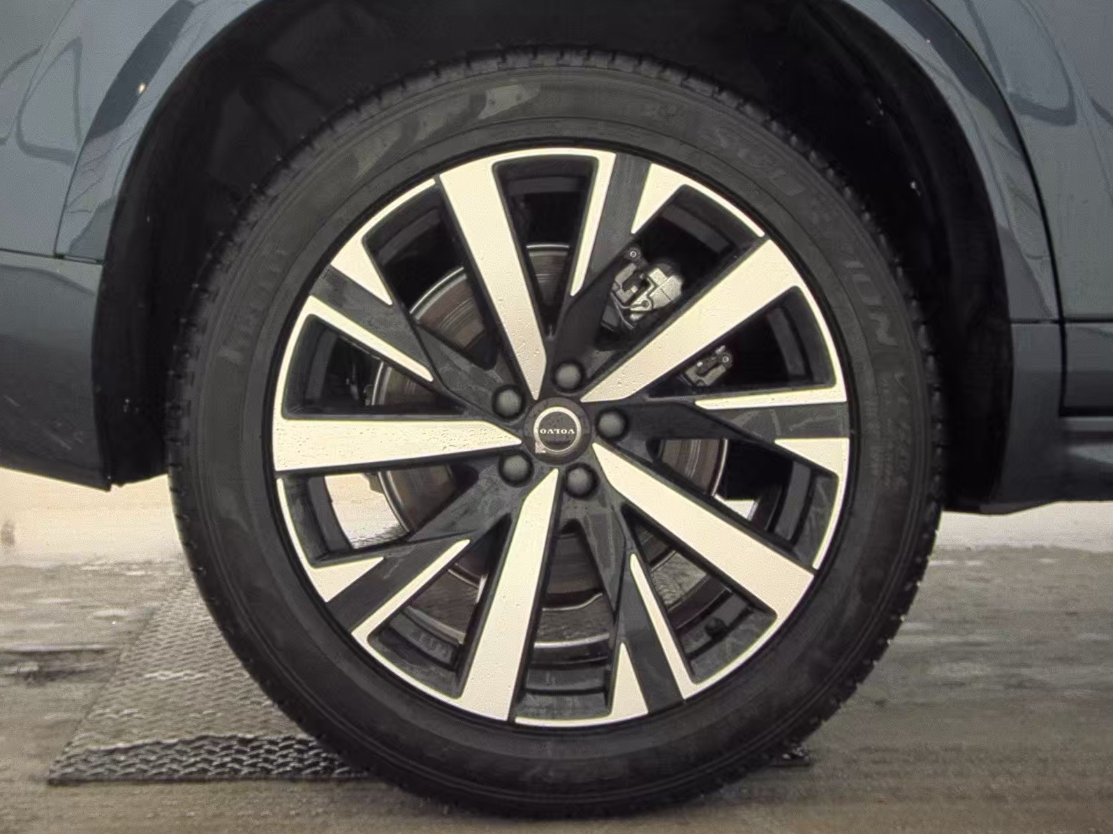 2025 Volvo XC90 B5 Core AWD