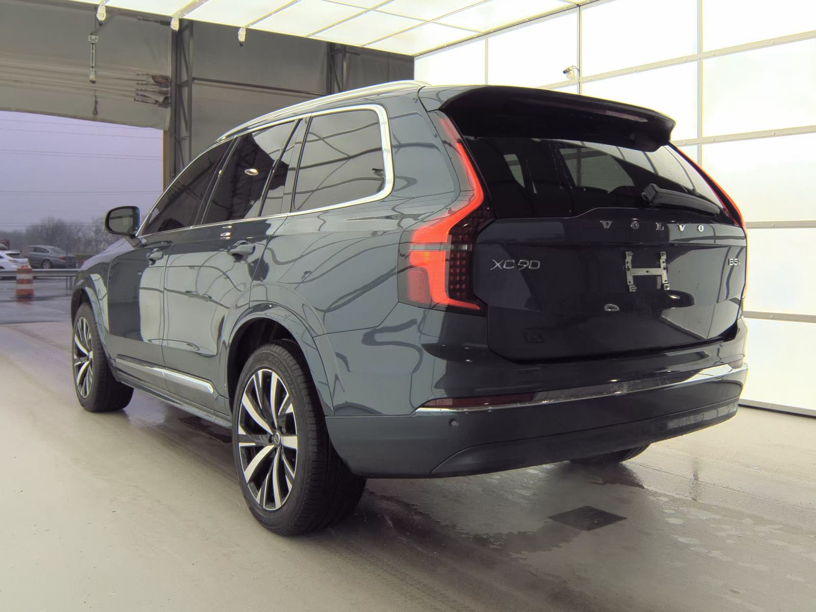 2025 Volvo XC90 B5 Core AWD