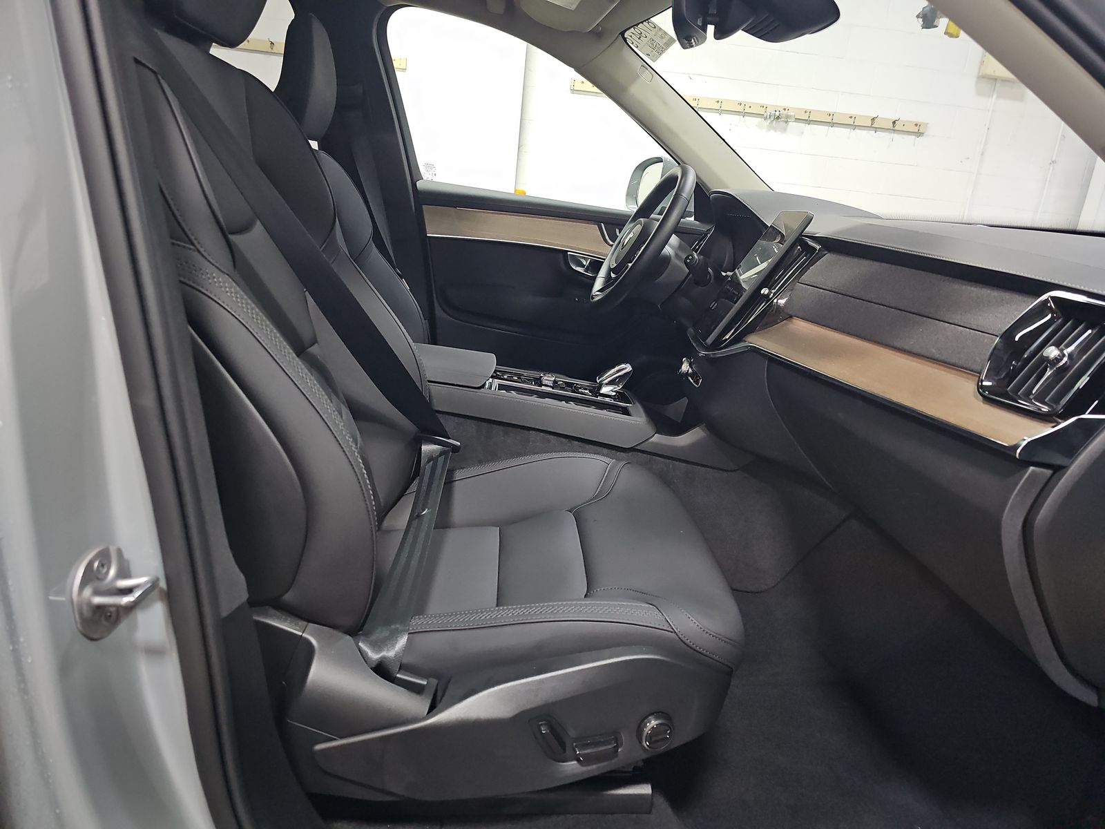 2025 Volvo XC90 B6 Plus AWD