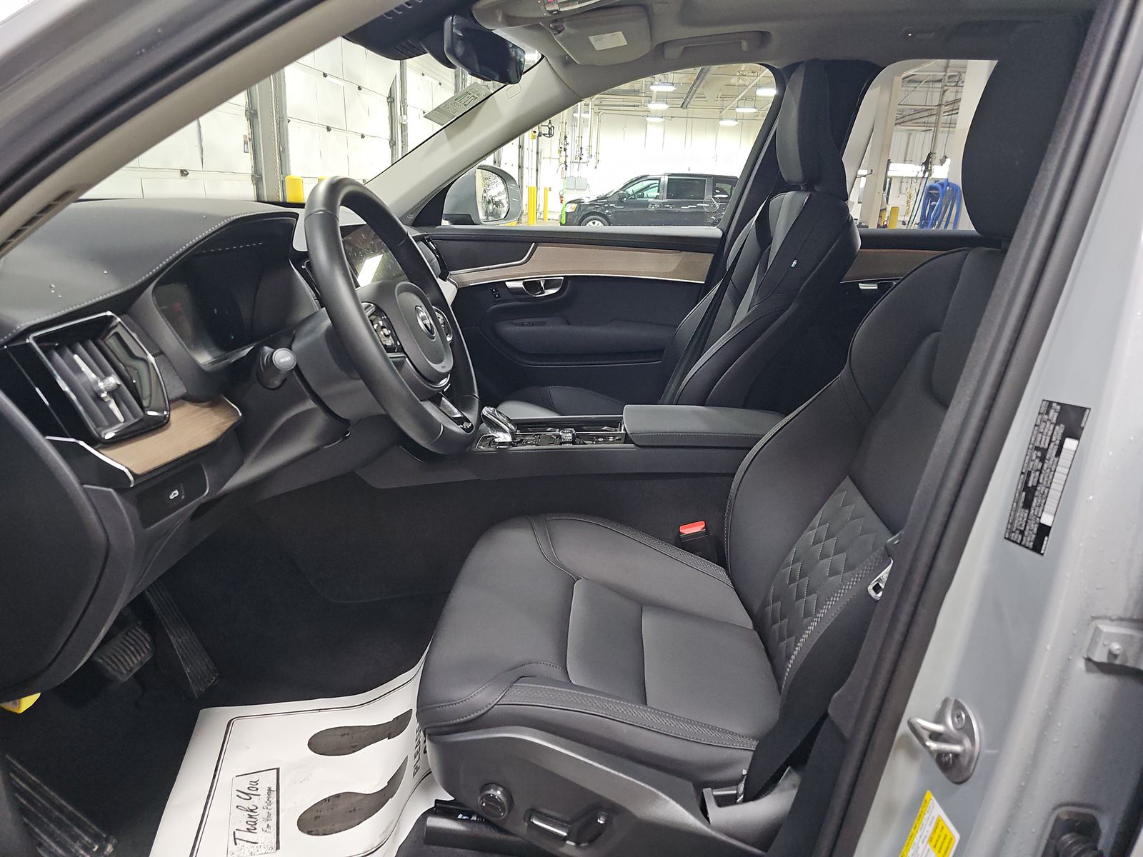 2025 Volvo XC90 B6 Plus AWD