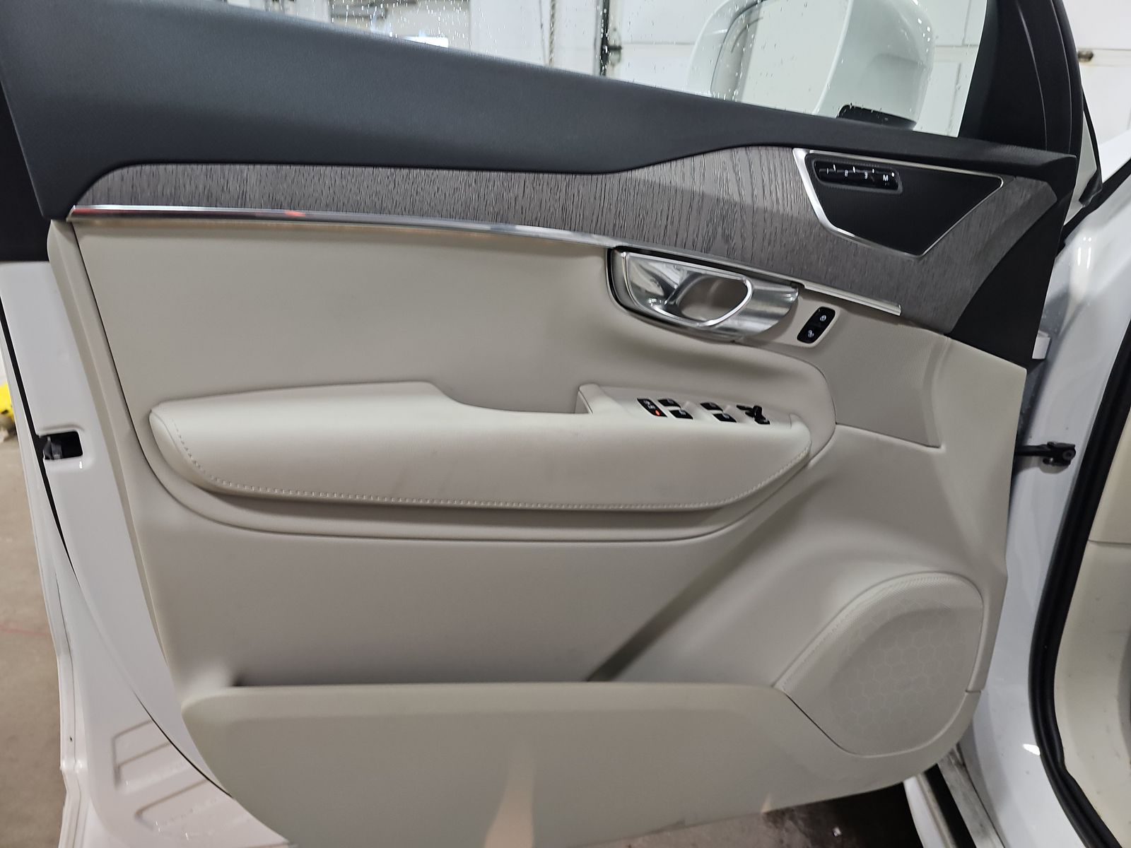 2025 Volvo XC90 Plug-In Hybrid T8 Plus AWD