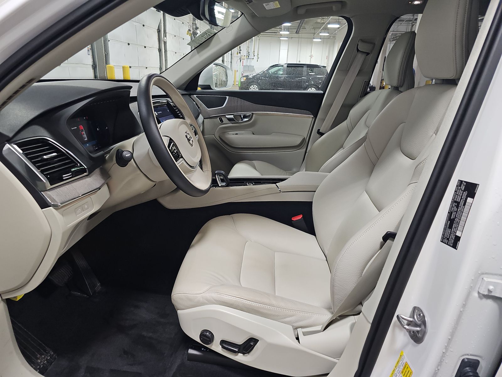 2025 Volvo XC90 Plug-In Hybrid T8 Plus AWD