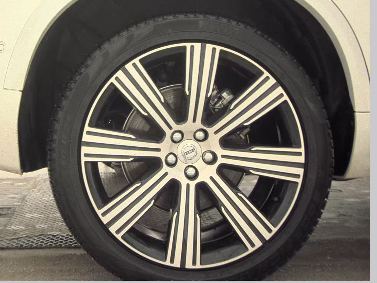 2025 Volvo XC90 Plug-In Hybrid T8 Plus AWD