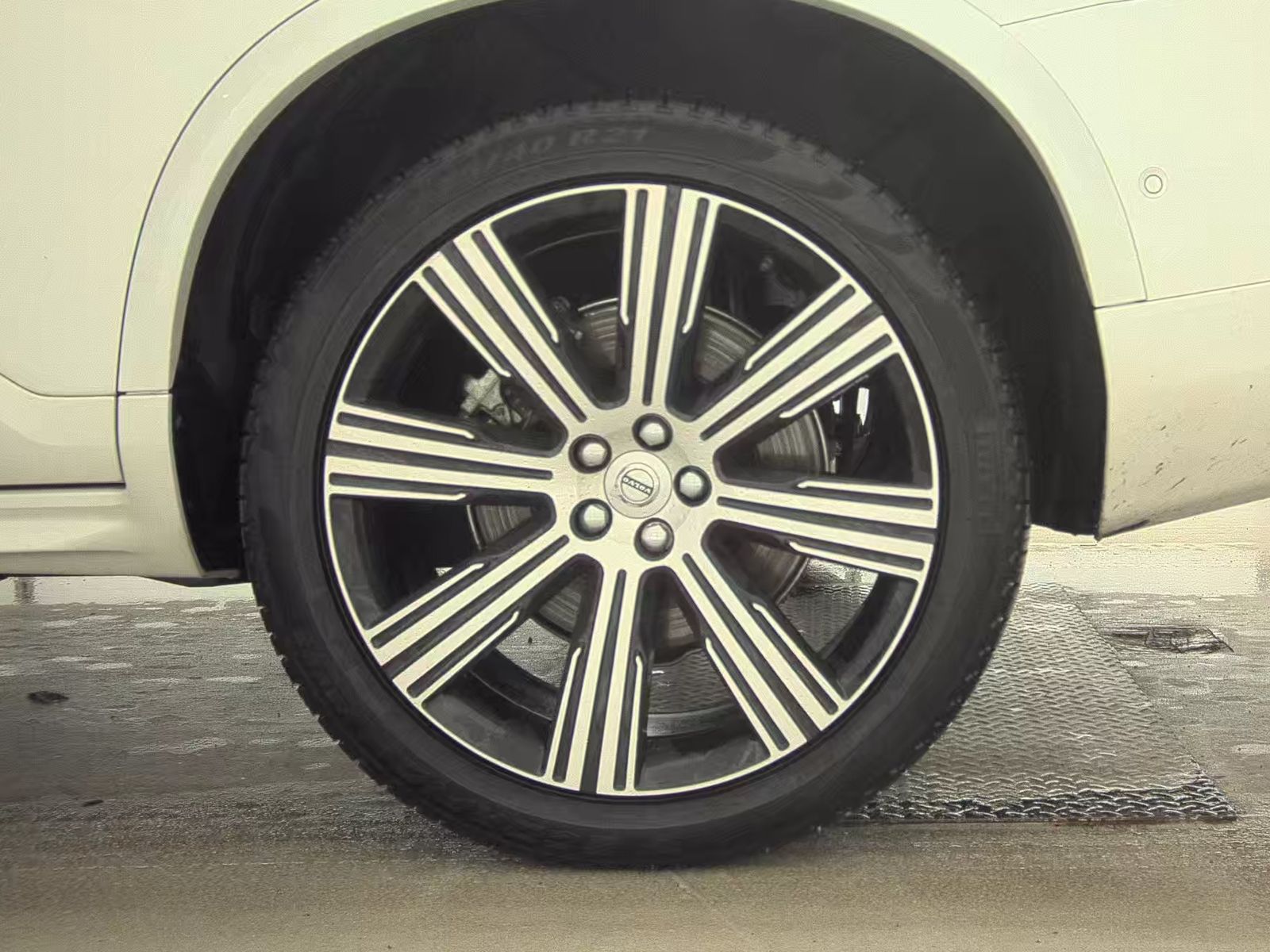 2025 Volvo XC90 Plug-In Hybrid T8 Plus AWD