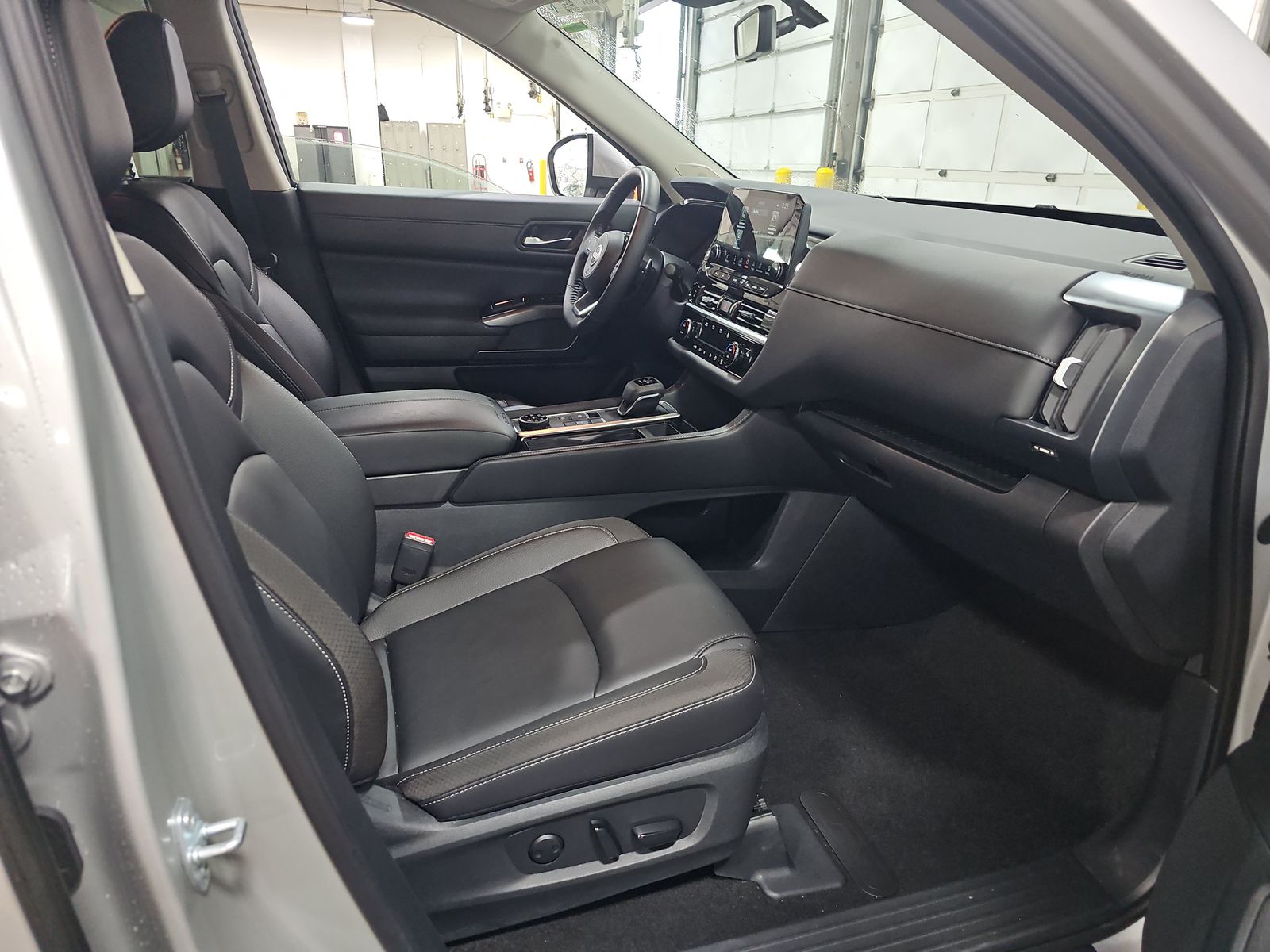 2025 Nissan Pathfinder SL AWD