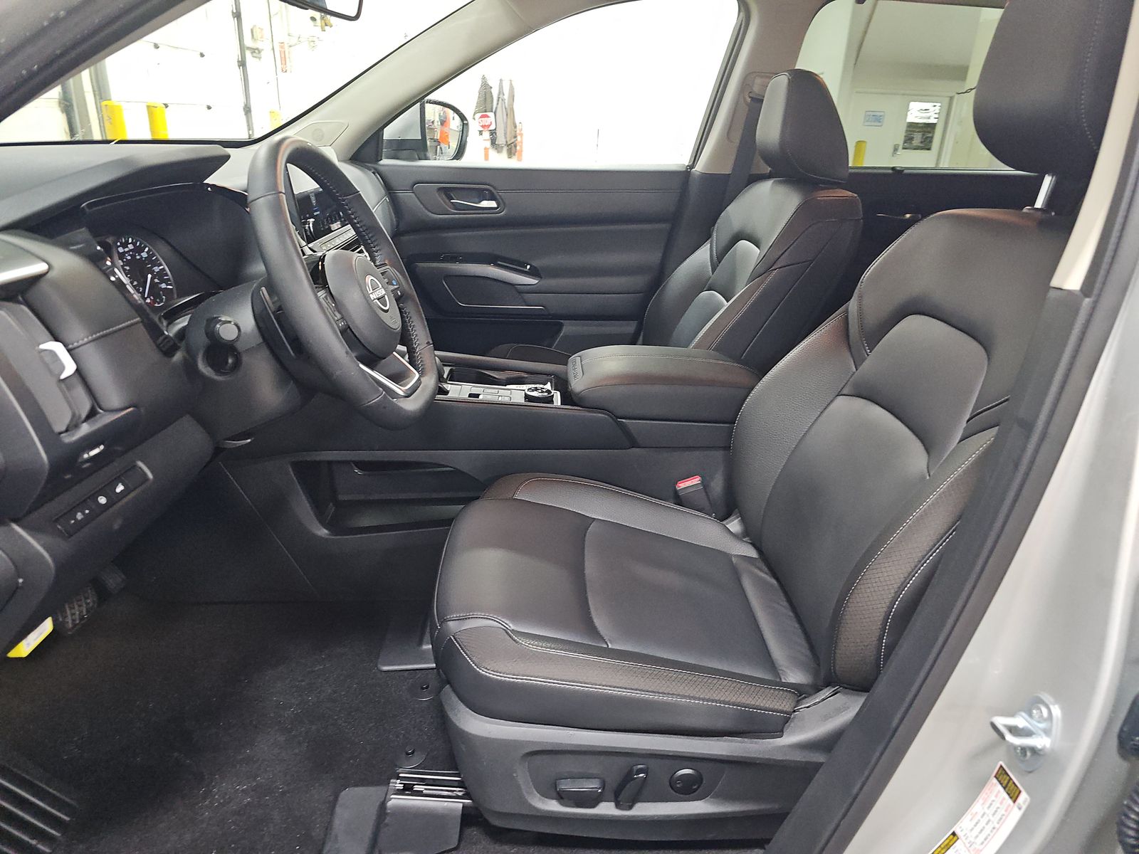 2025 Nissan Pathfinder SL AWD