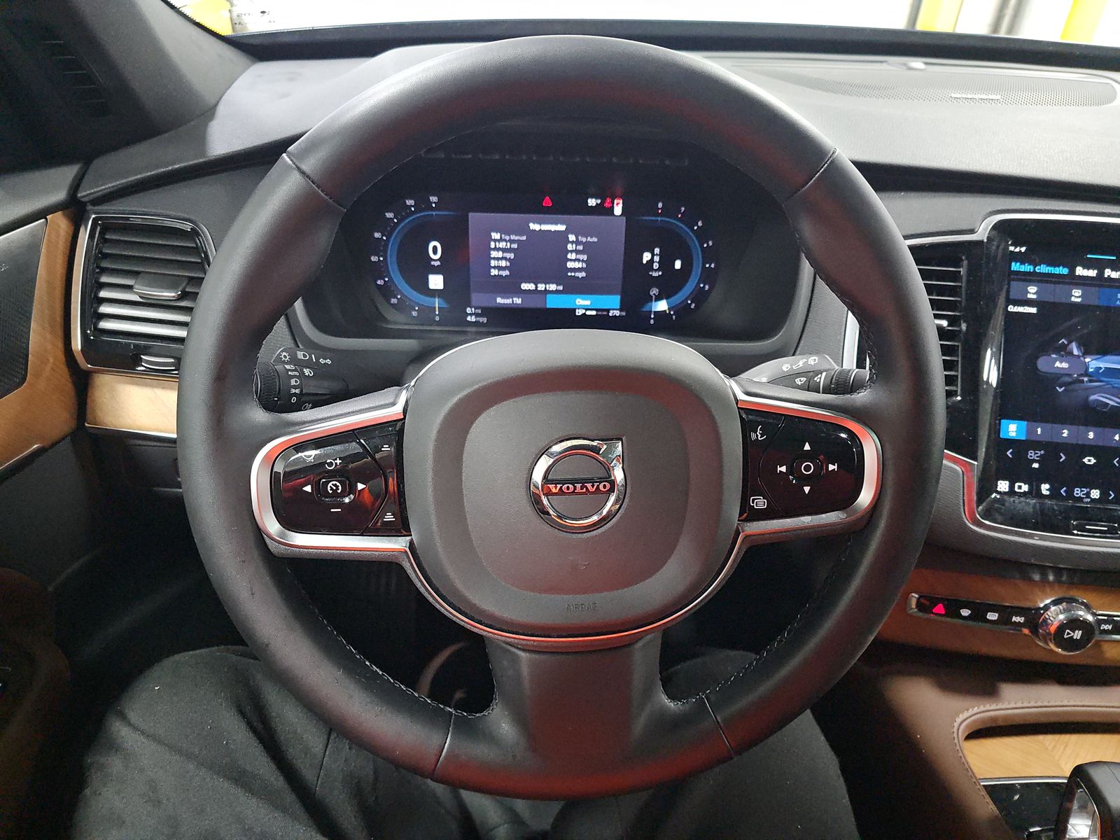 2023 Volvo XC90 B6 Plus AWD