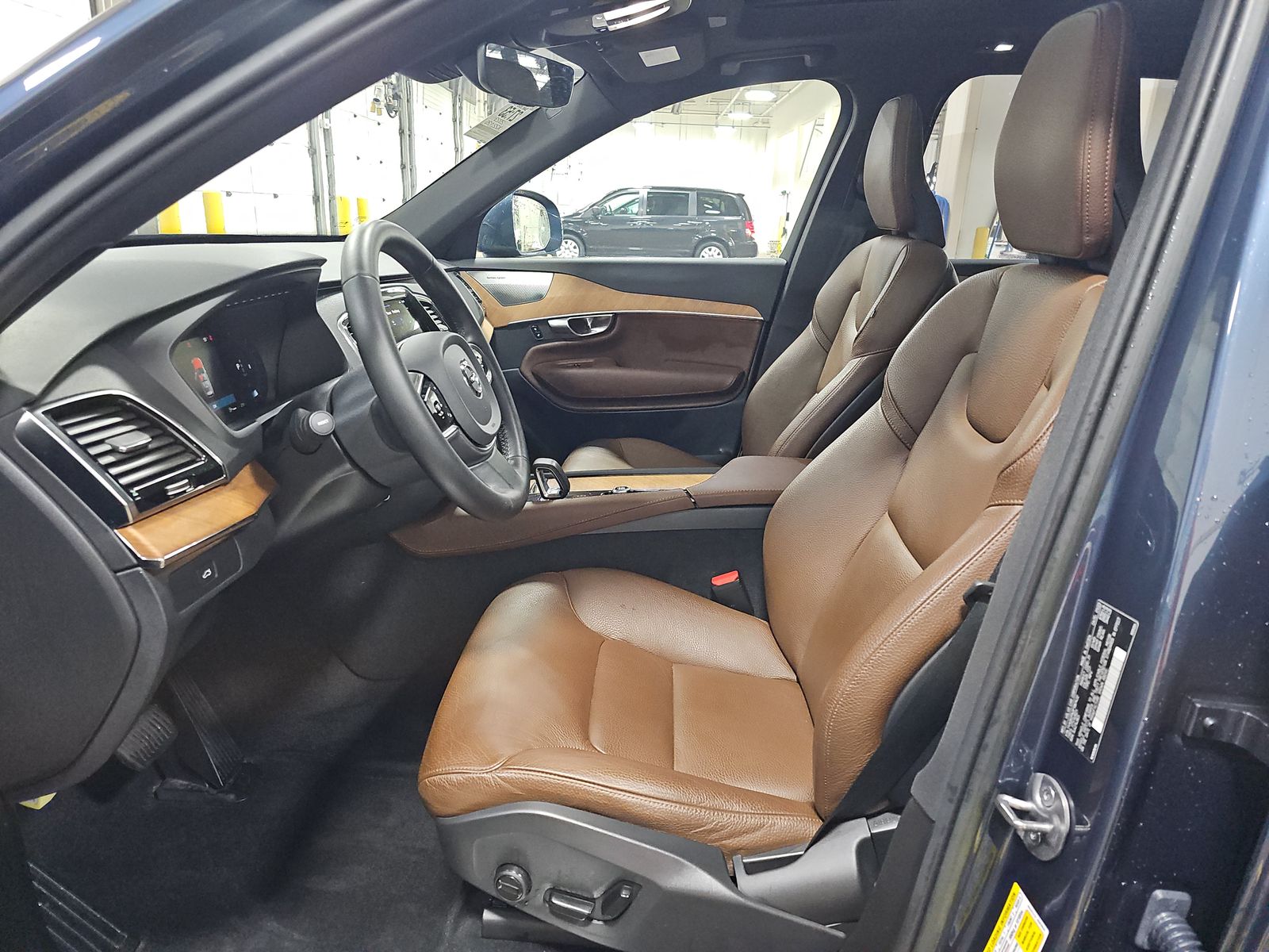 2023 Volvo XC90 B6 Plus AWD