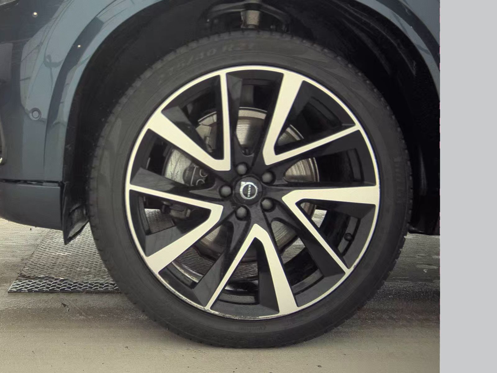 2023 Volvo XC90 B6 Plus AWD