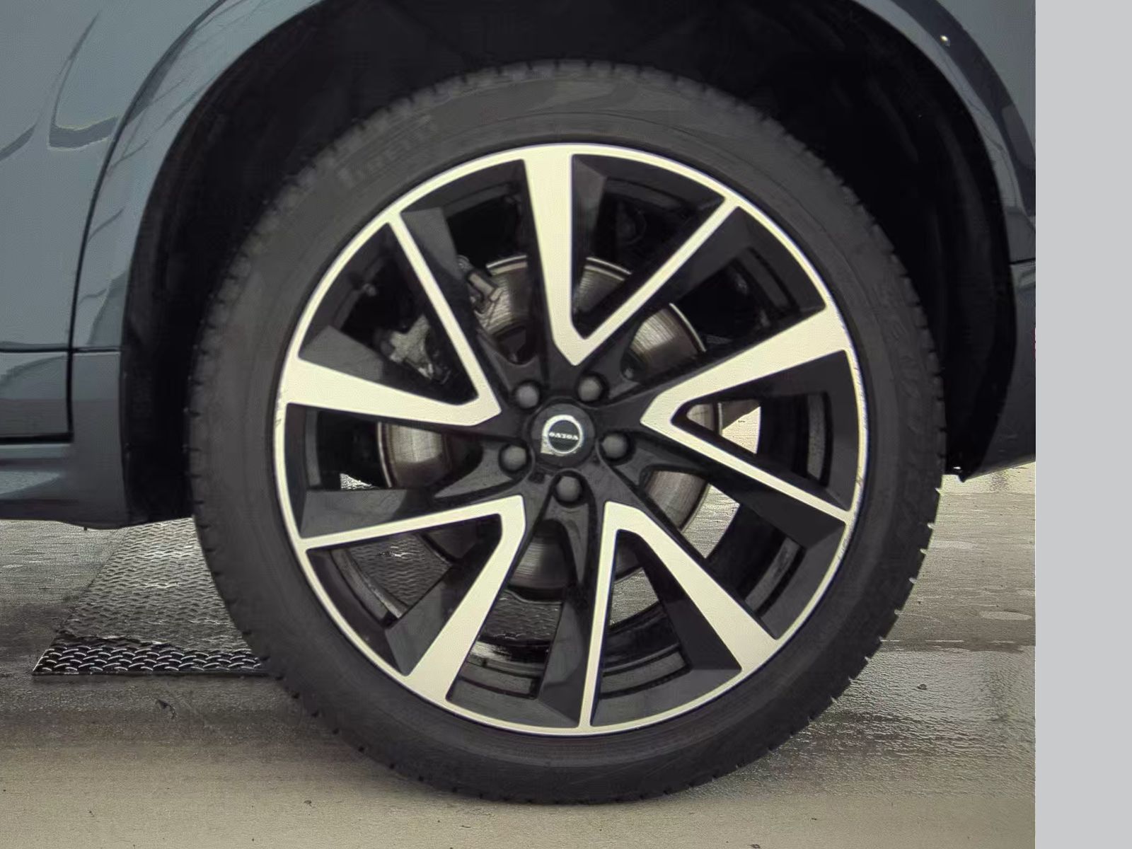 2023 Volvo XC90 B6 Plus AWD