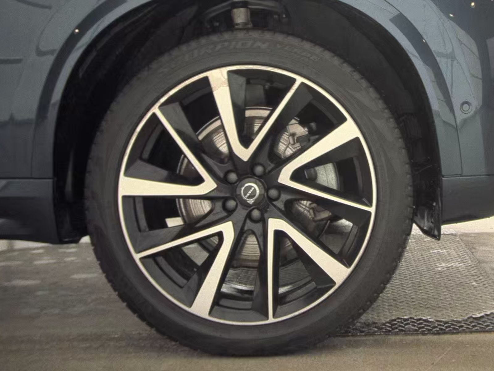 2023 Volvo XC90 B6 Plus AWD