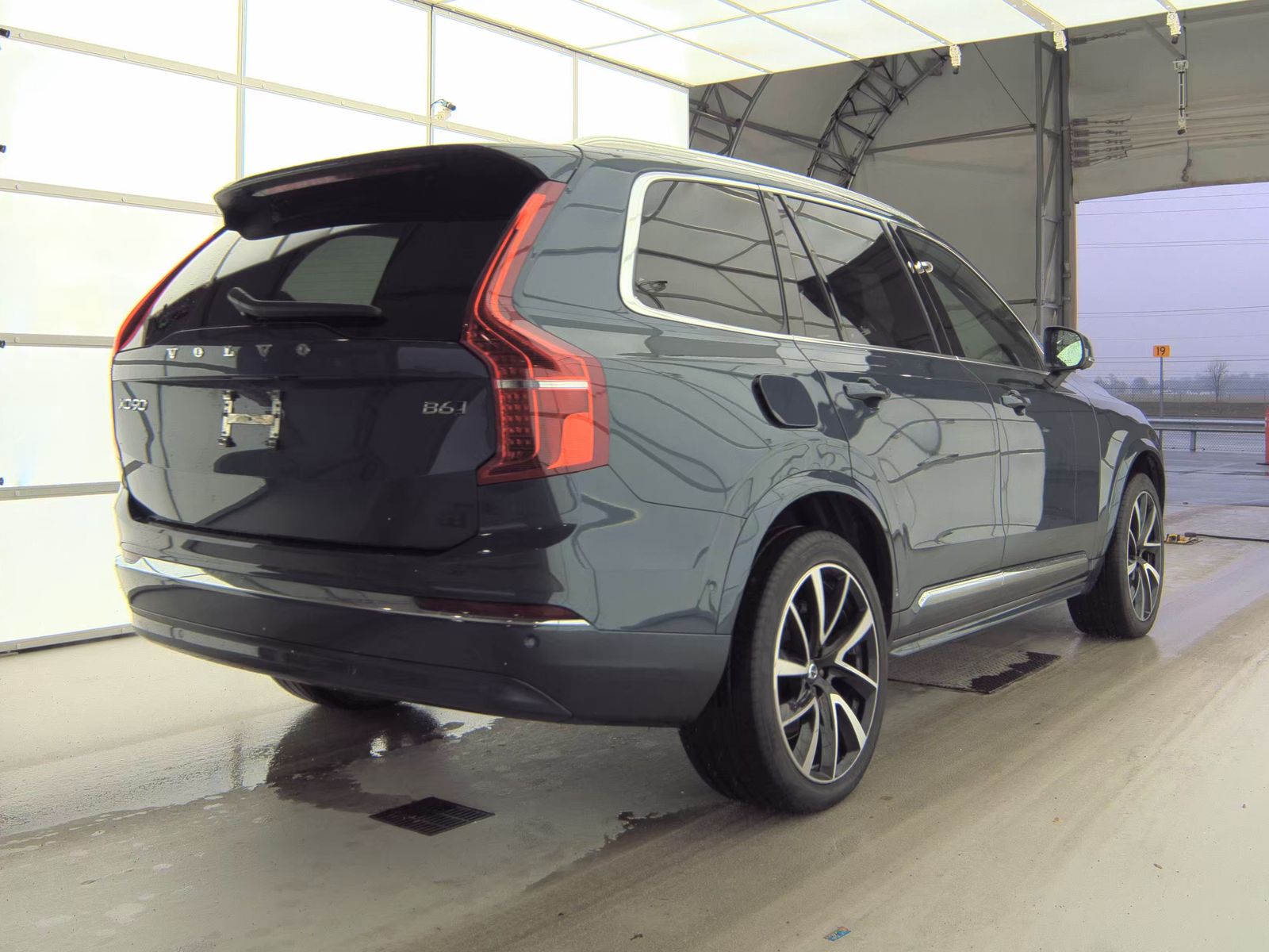 2023 Volvo XC90 B6 Plus AWD