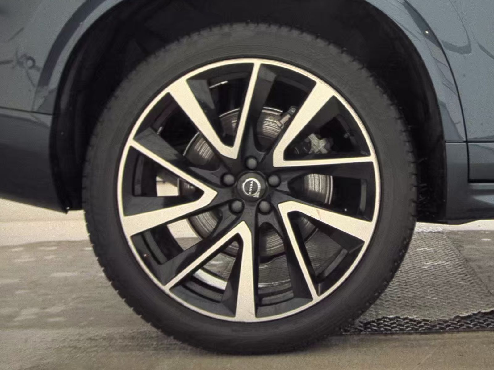 2023 Volvo XC90 B6 Plus AWD