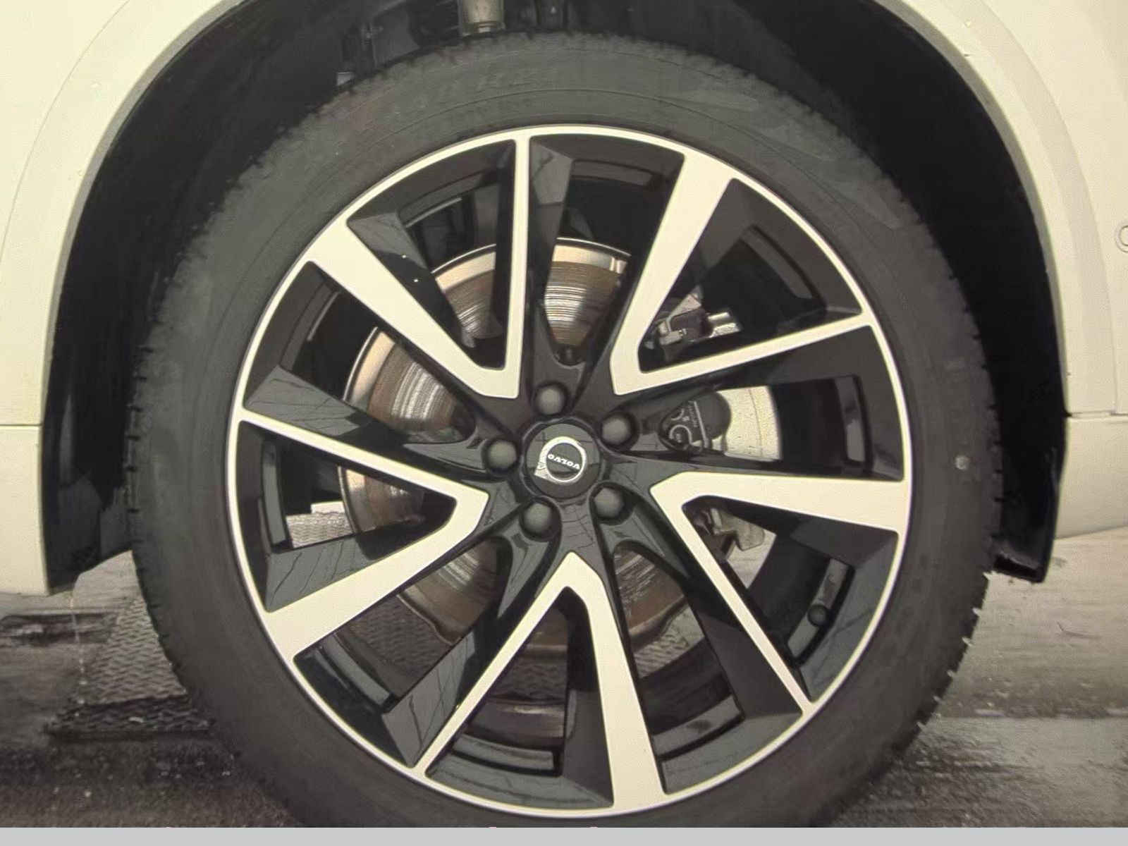 2025 Volvo XC90 B5 Plus AWD