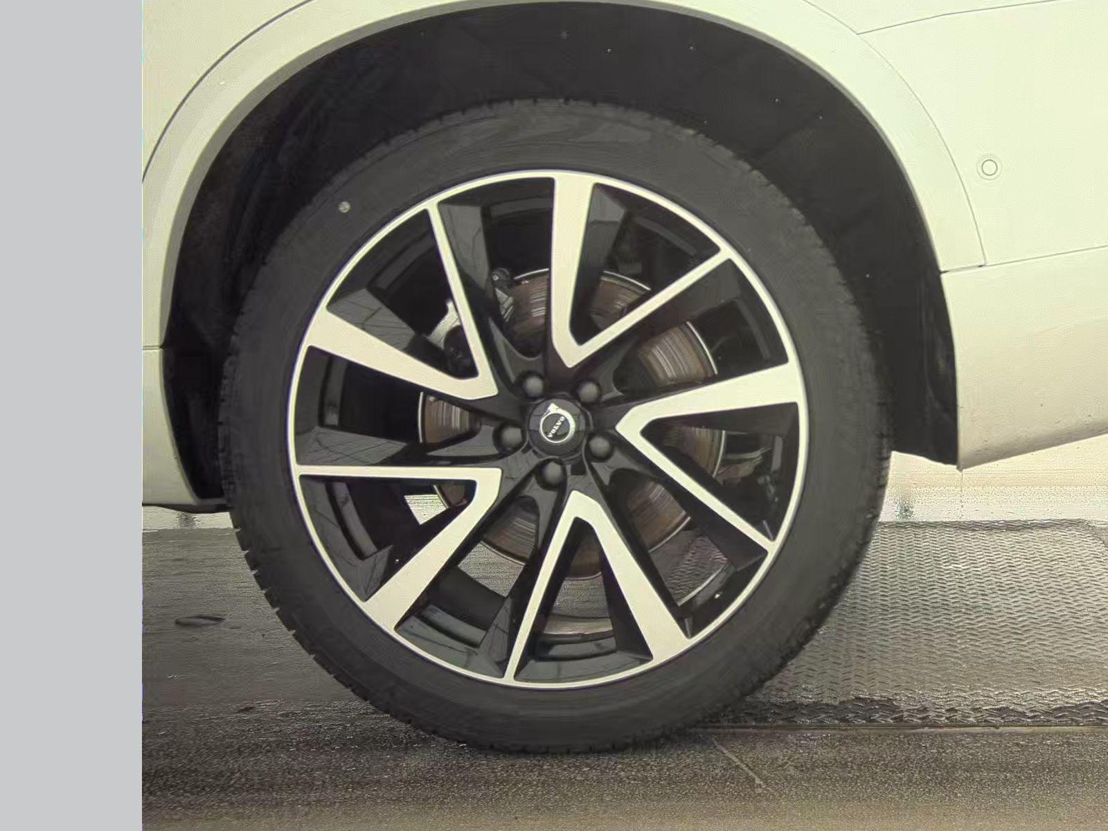 2025 Volvo XC90 B5 Plus AWD