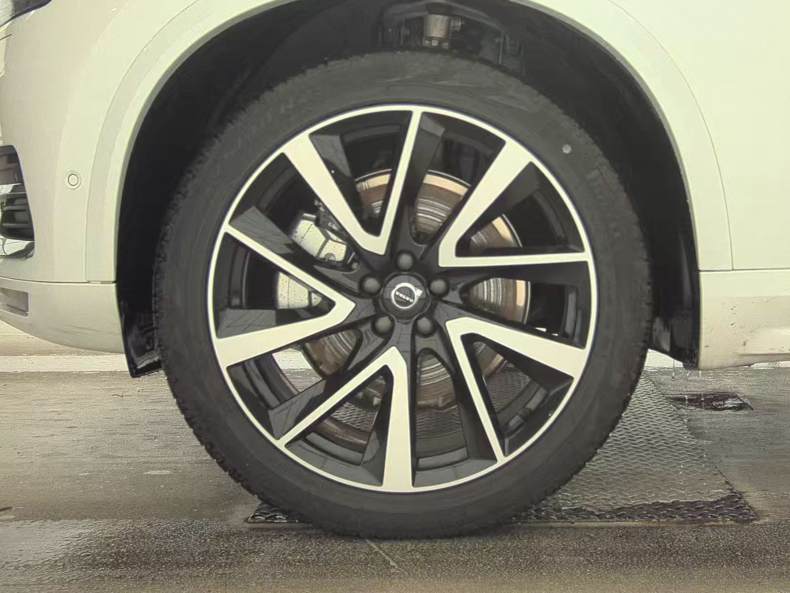 2025 Volvo XC90 B5 Plus AWD