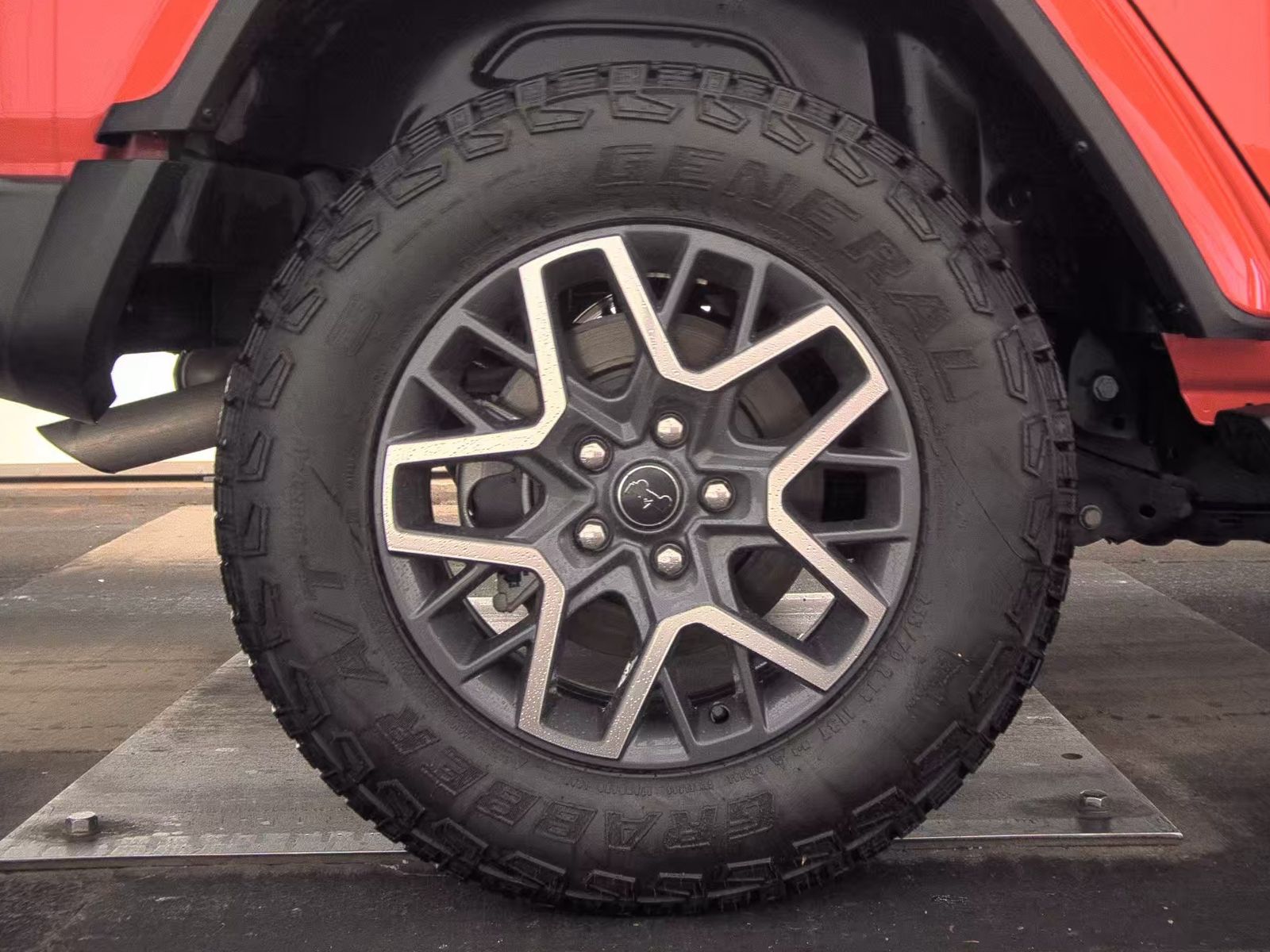 2024 Jeep Wrangler Sahara AWD