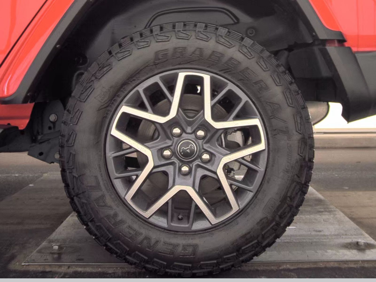 2024 Jeep Wrangler Sahara AWD