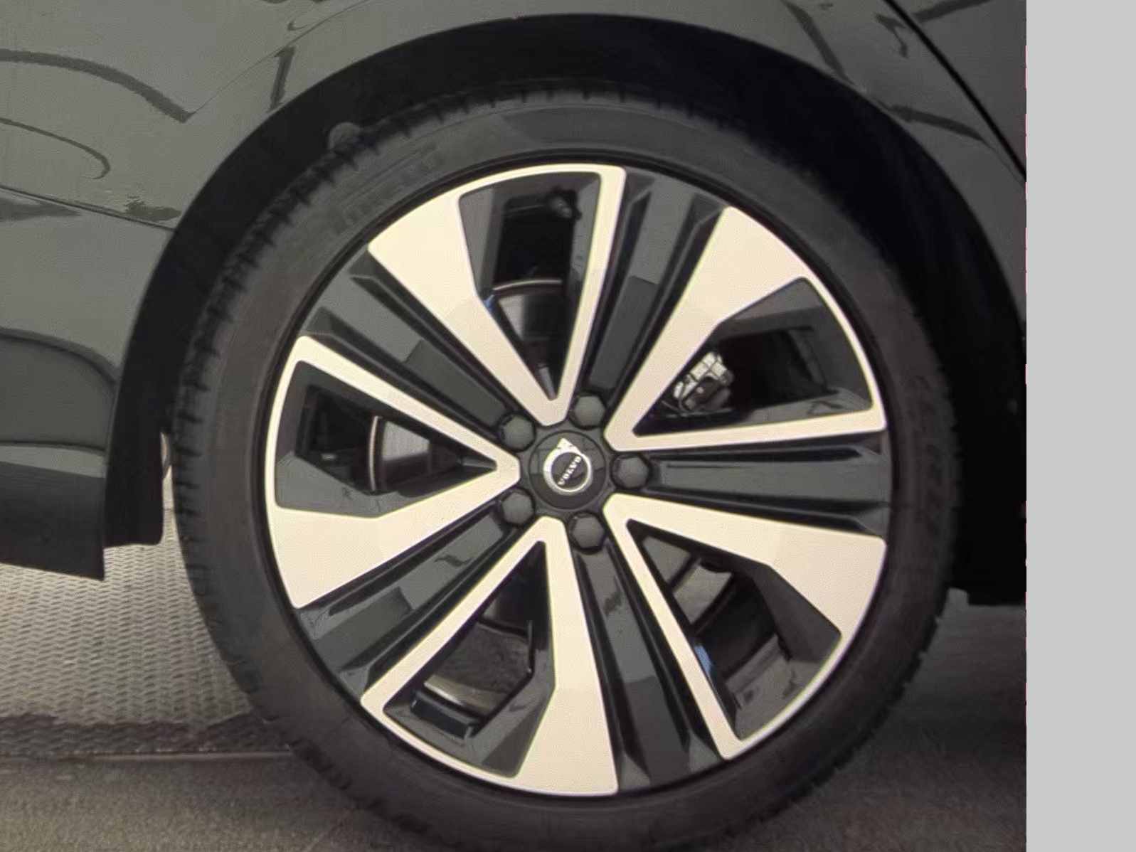 2023 Volvo S60 B5 Ultimate AWD