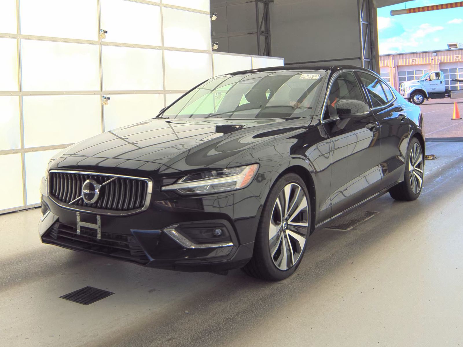 2023 Volvo S60 B5 Ultimate AWD