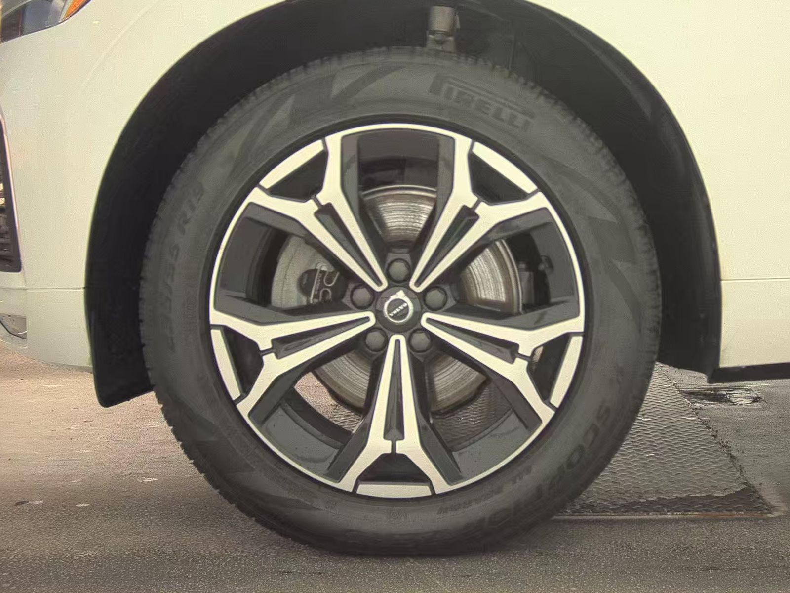 2022 Volvo XC60 B5 Momentum AWD