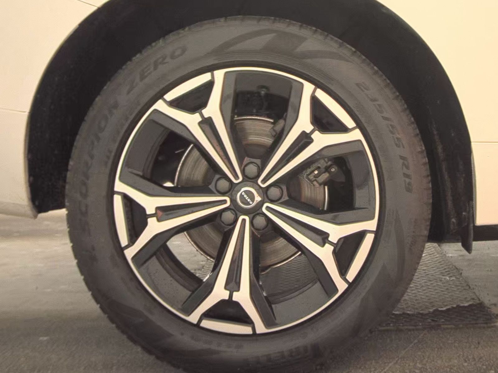 2022 Volvo XC60 B5 Momentum AWD