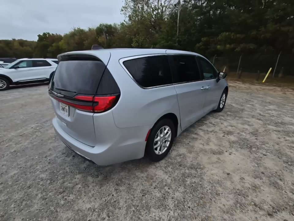 2024 Chrysler Pacifica Touring L FWD