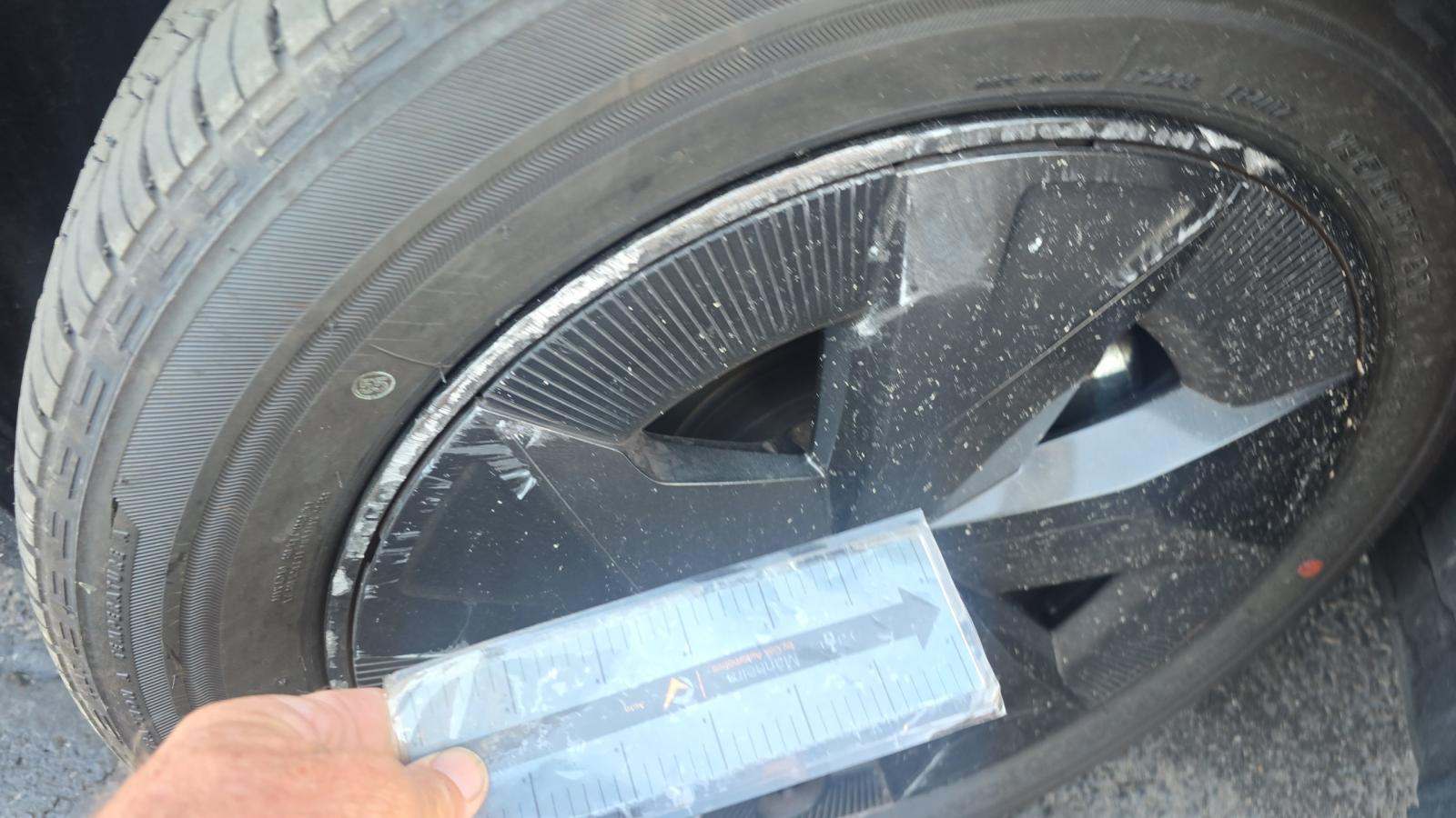 2025 Toyota Prius LE FWD