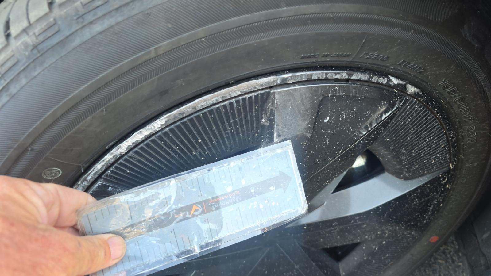 2025 Toyota Prius LE FWD