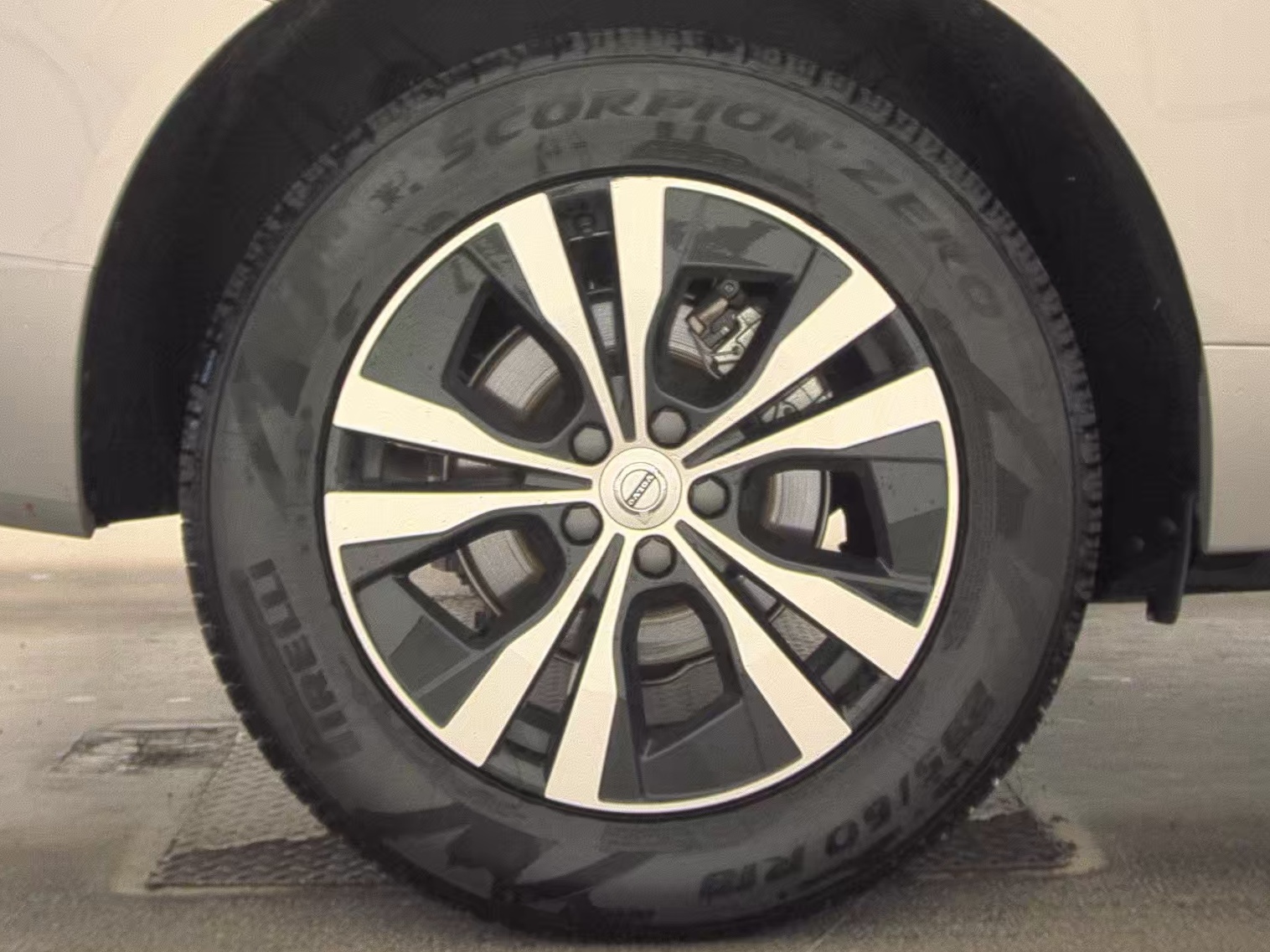 2025 Volvo XC60 B5 Core AWD