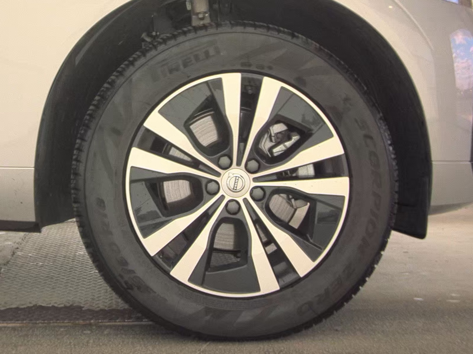 2025 Volvo XC60 B5 Core AWD