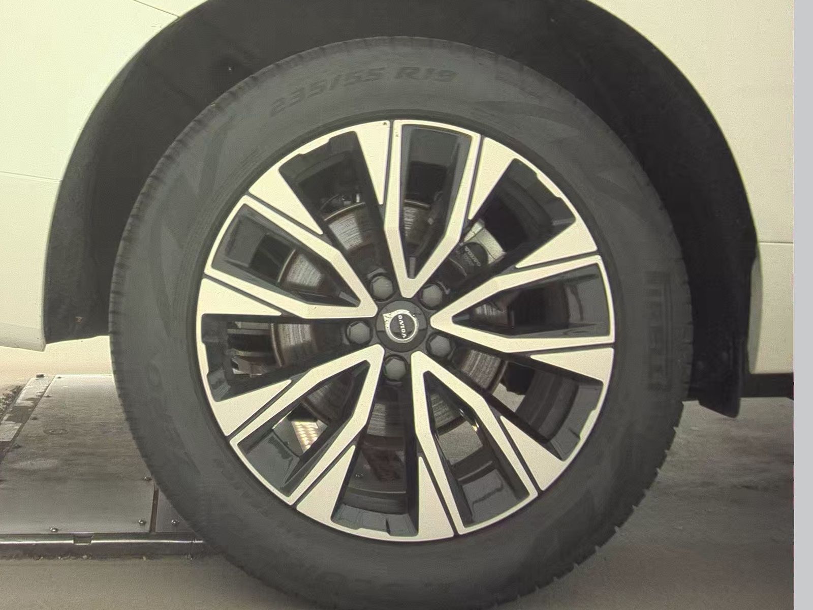 2025 Volvo XC60 B5 Plus AWD