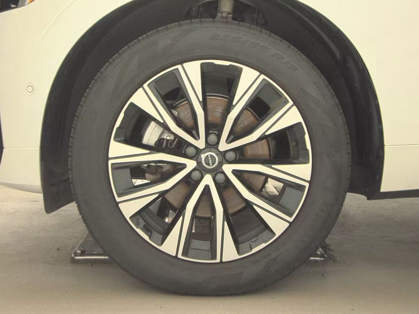 2025 Volvo XC60 B5 Plus AWD