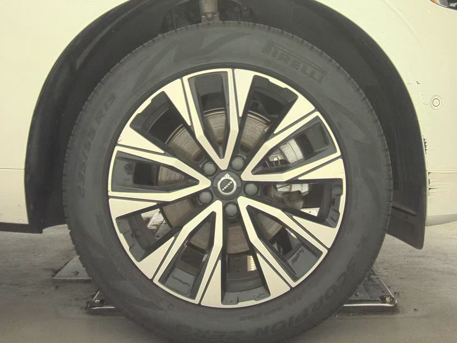 2025 Volvo XC60 B5 Plus AWD