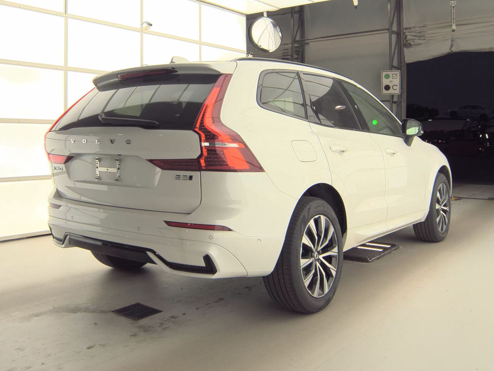 2025 Volvo XC60 B5 Plus AWD