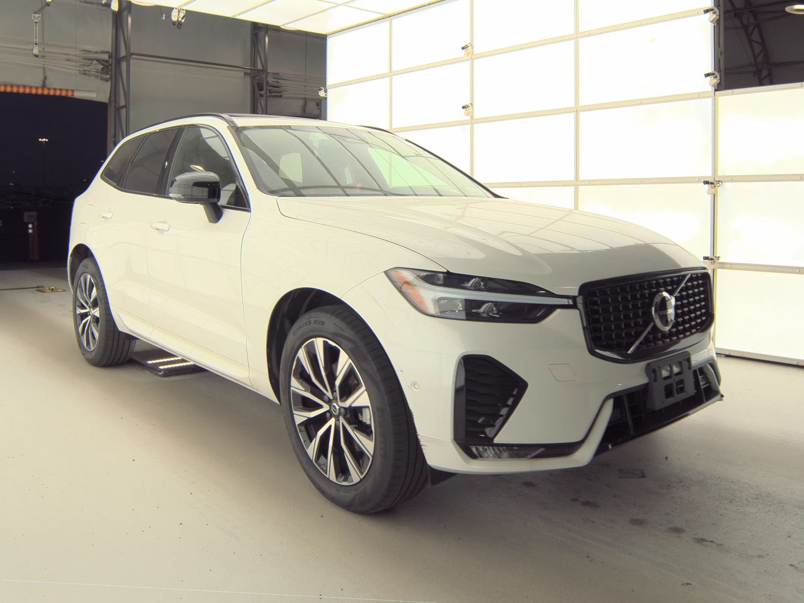 2025 Volvo XC60 B5 Plus AWD