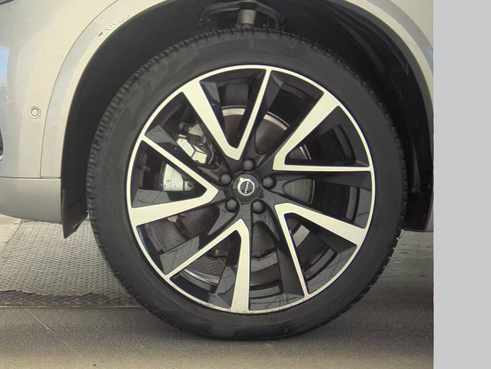 2024 Volvo XC90 B5 Plus AWD