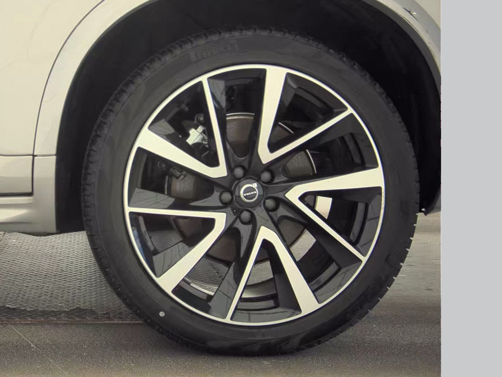 2024 Volvo XC90 B5 Plus AWD