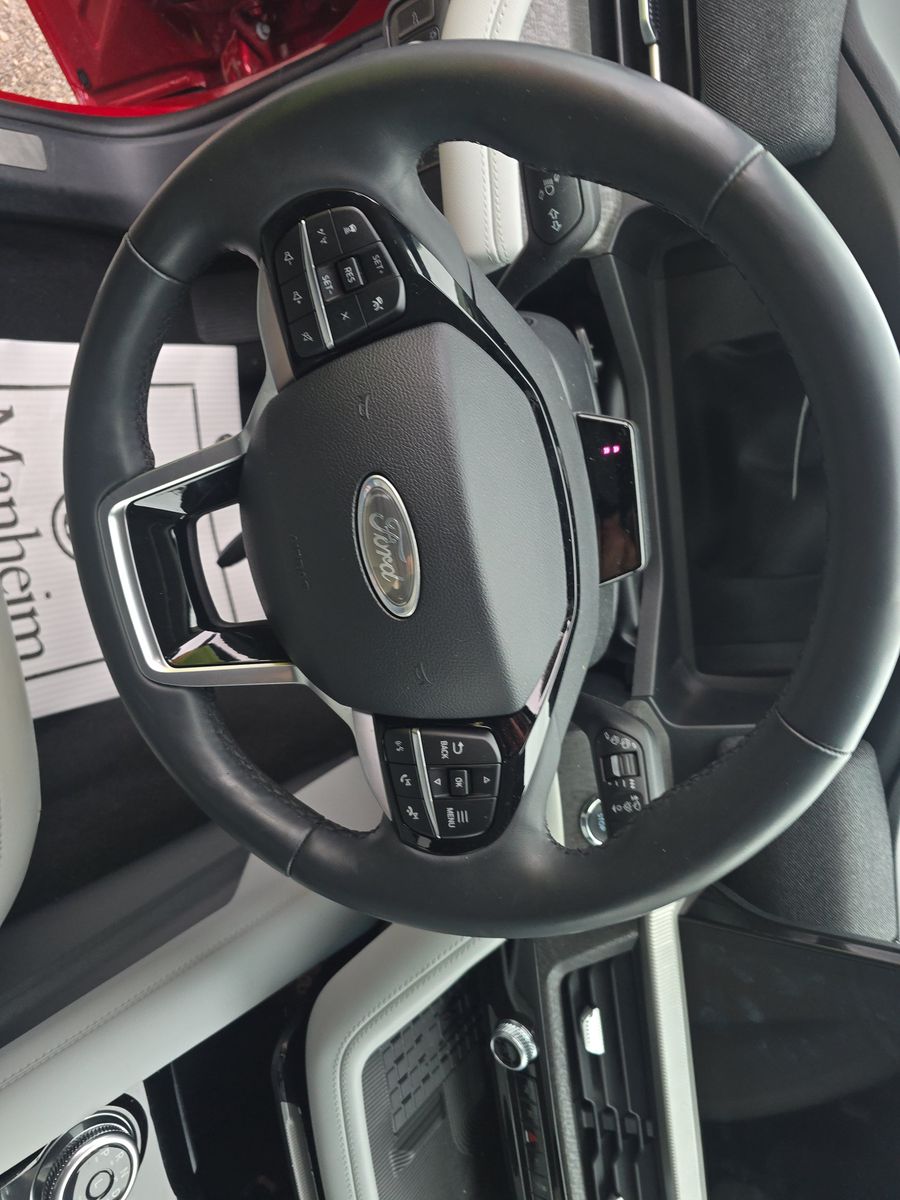 2025 Ford Explorer Platinum AWD