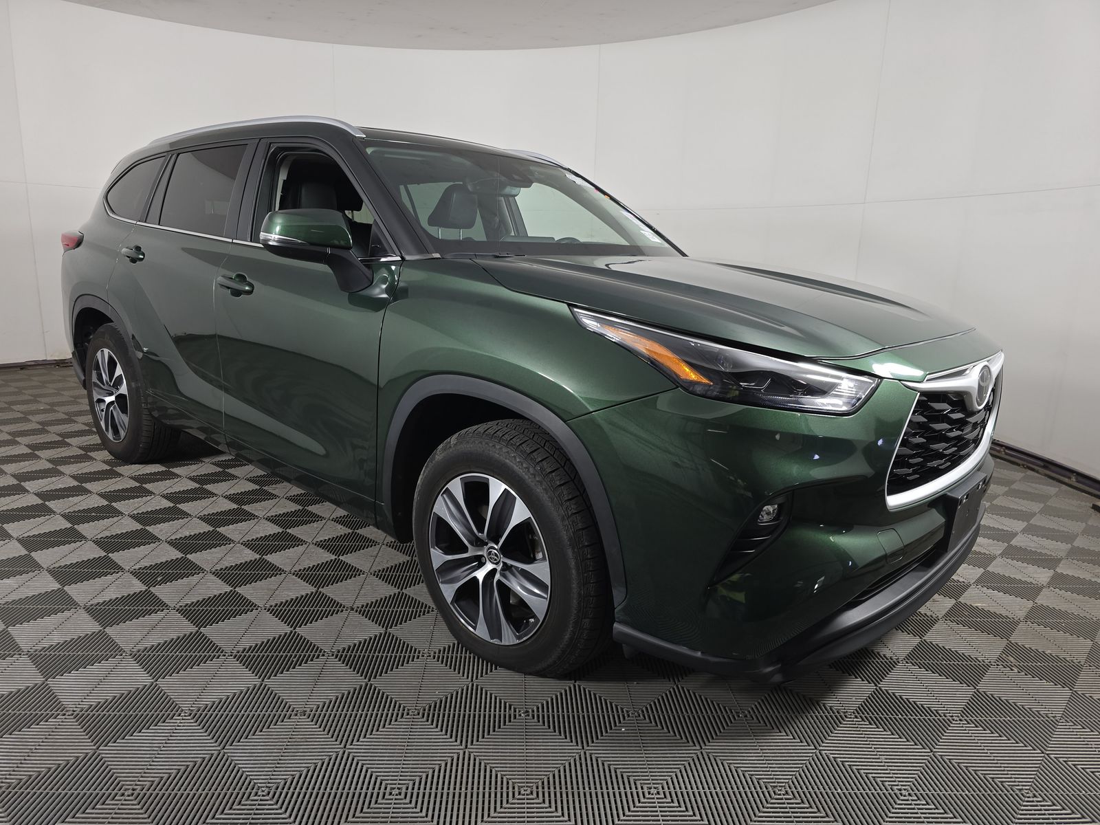 2023 Toyota Highlander XLE FWD