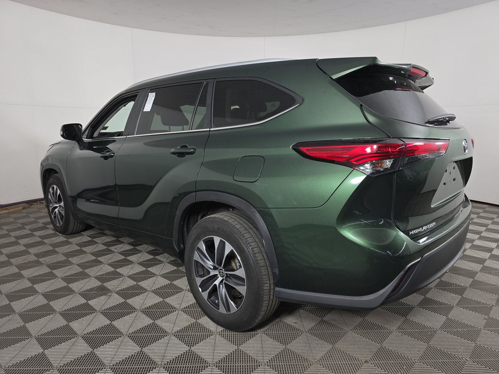 2023 Toyota Highlander XLE FWD