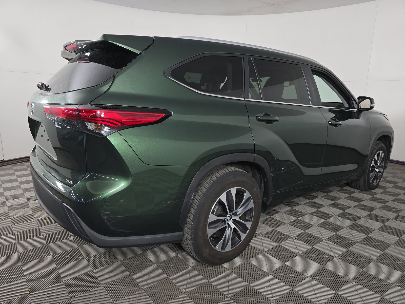 2023 Toyota Highlander XLE FWD