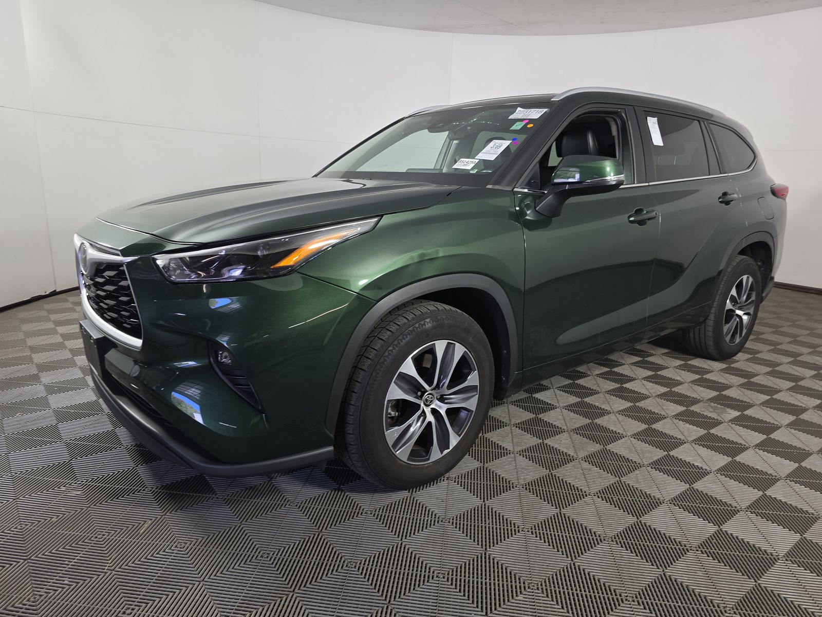 2023 Toyota Highlander XLE FWD