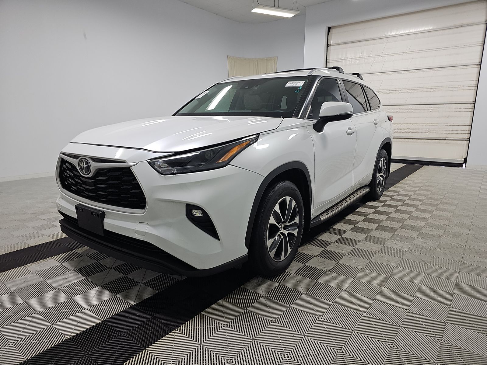 2023 Toyota Highlander XLE FWD