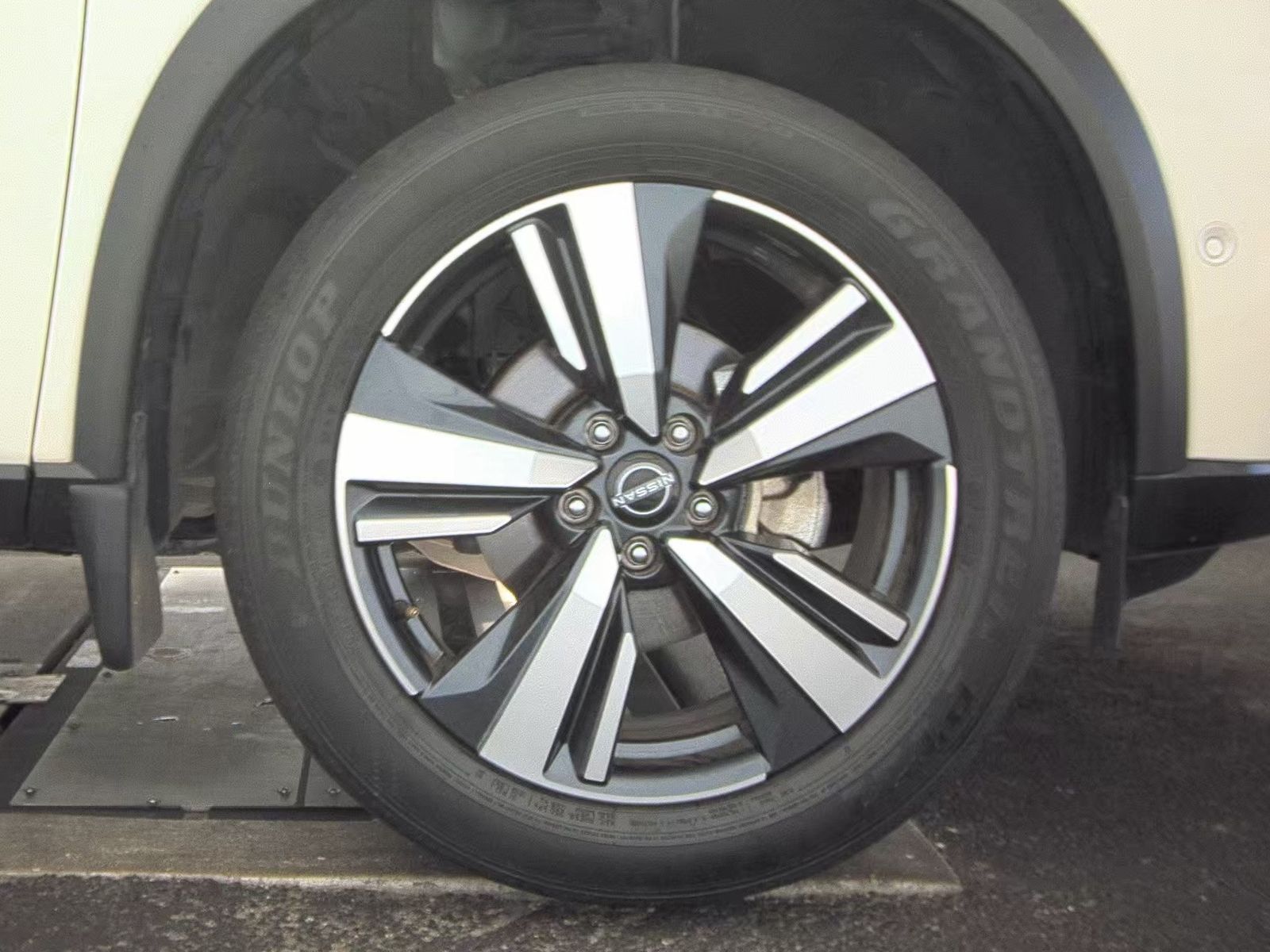 2023 Nissan Rogue Platinum FWD