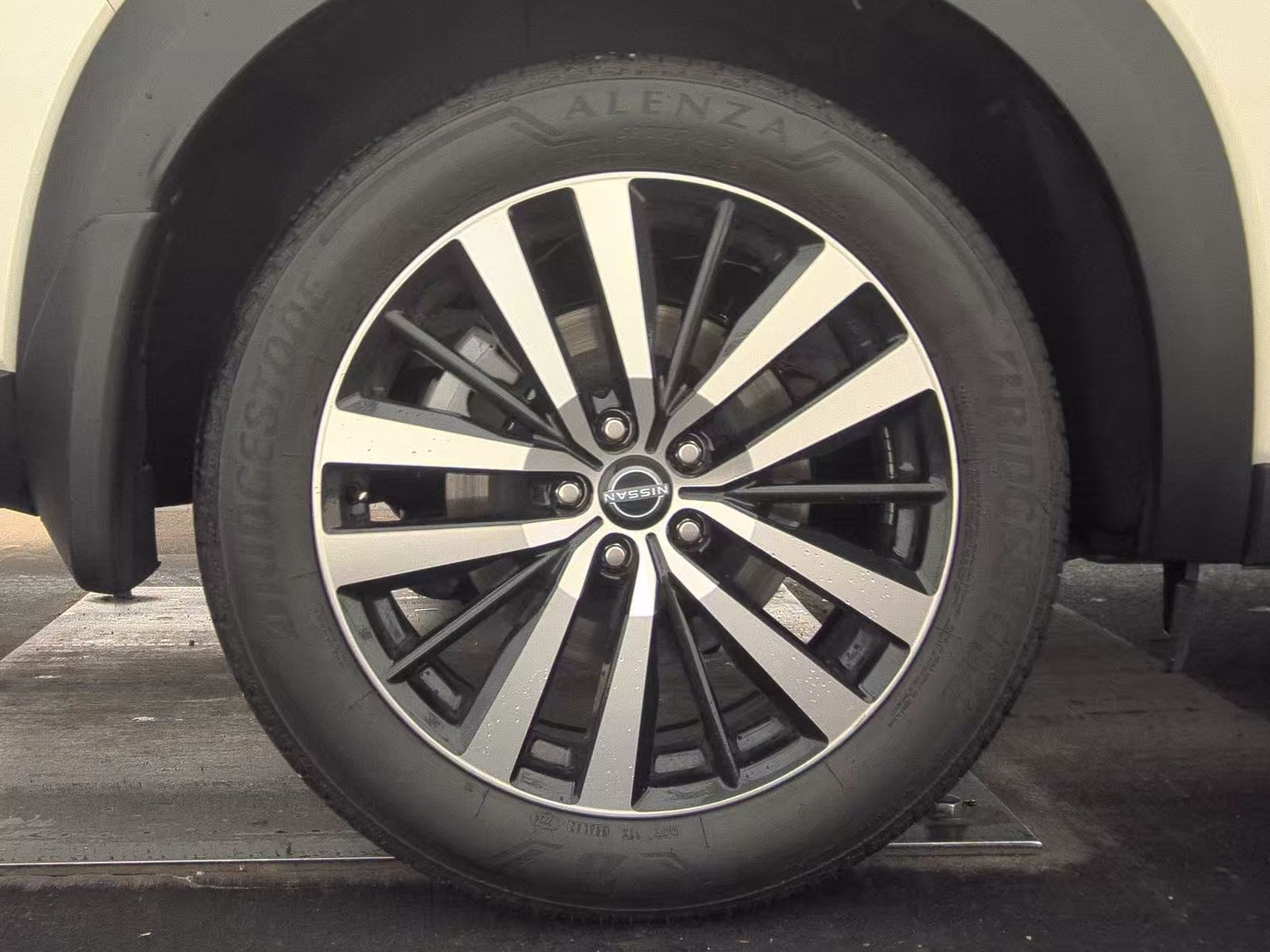 2024 Nissan Pathfinder Platinum FWD