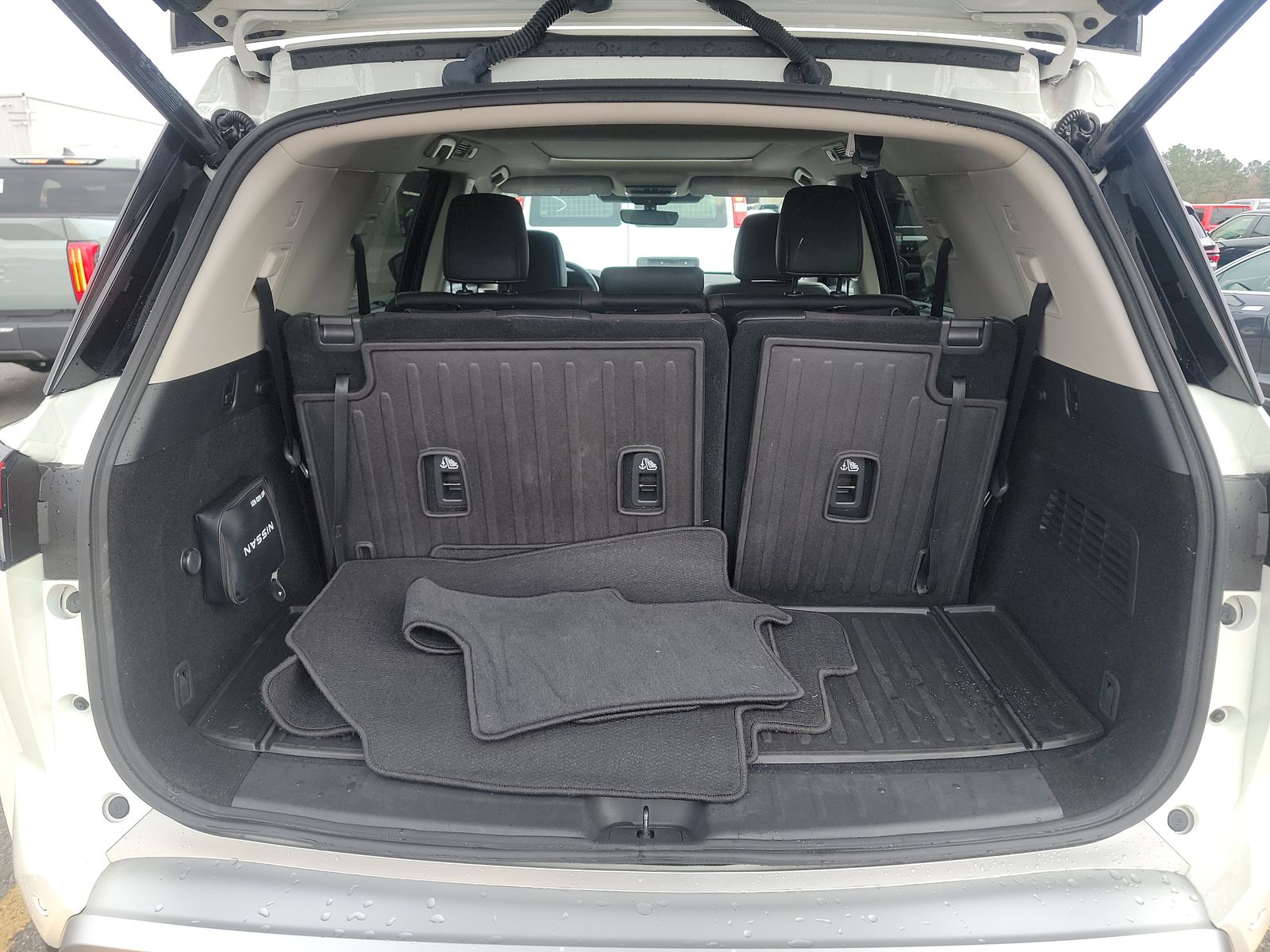 2024 Nissan Pathfinder Platinum FWD