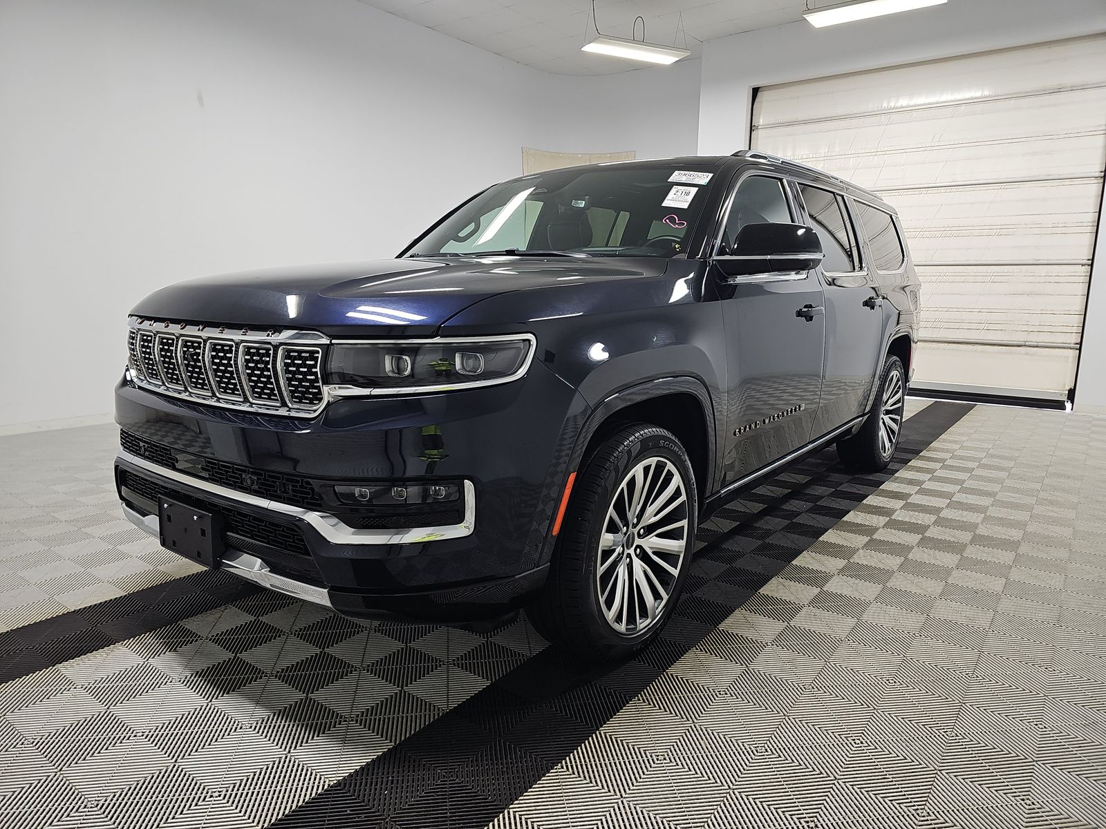 2024 Jeep Grand Wagoneer L Series III's photo